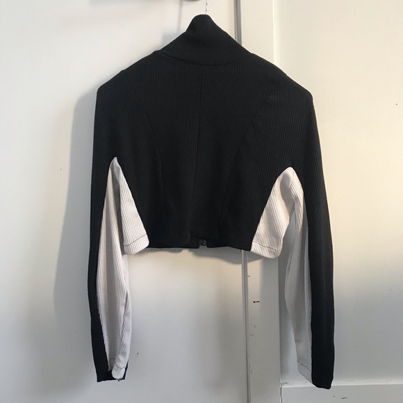 activeware cropped top - Picture 3 of 3